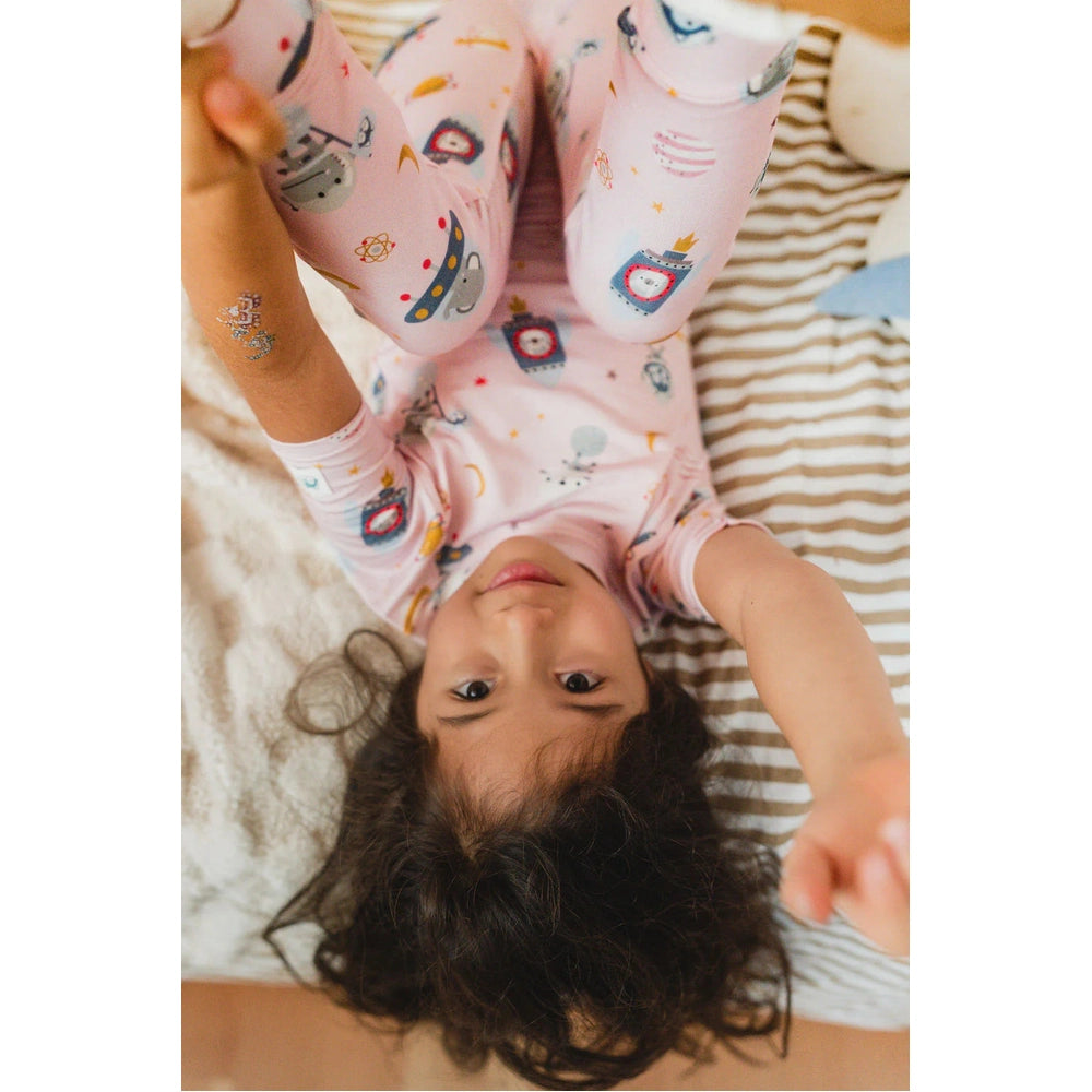 LOULOU LOLLIPOP Loulou Lollipop Short Sleeve Long Pants Pajama Set Astro Explorers elastic gathered ankle and wrist cuffs with cat img 2/2
