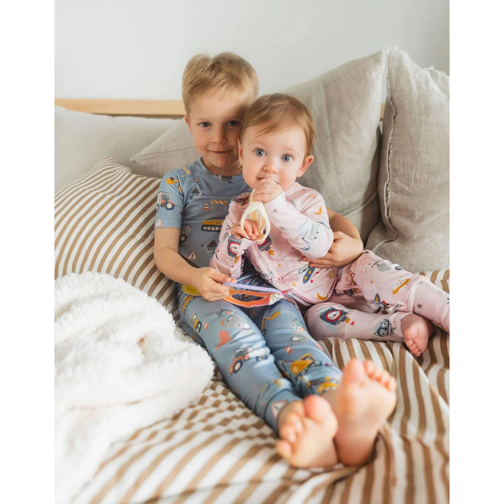 LOULOU LOLLIPOP Loulou Lollipop Sleeper Astro Explorers two-piece fitted pajama set with ribbed ankle and wrist cuffs img 3/5