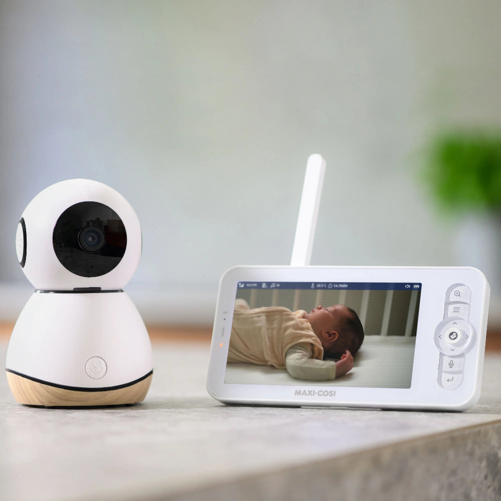 Maxi-Cosi See Pro 360 baby monitor: white spherical camera and handheld display showing baby