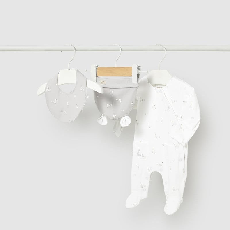 MAYORAL Mayoral Baby Long Pajama Gift Set White footed sleeper with two tassel-trimmed bibs and subtle print img 1/5