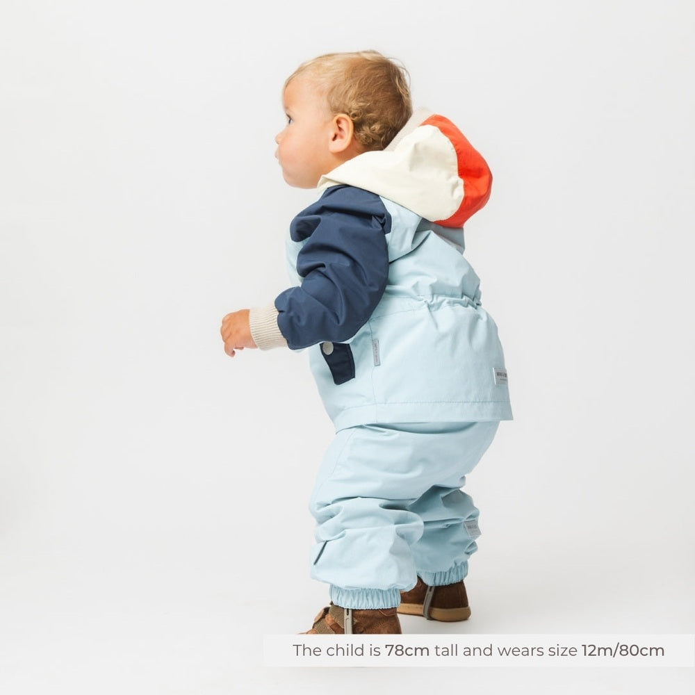 MINI A TURE Mini A Ture Matwally Fleece Lined Jacket Cloud Blue color-blocked with navy sleeves and orange-lined hood img 3/6