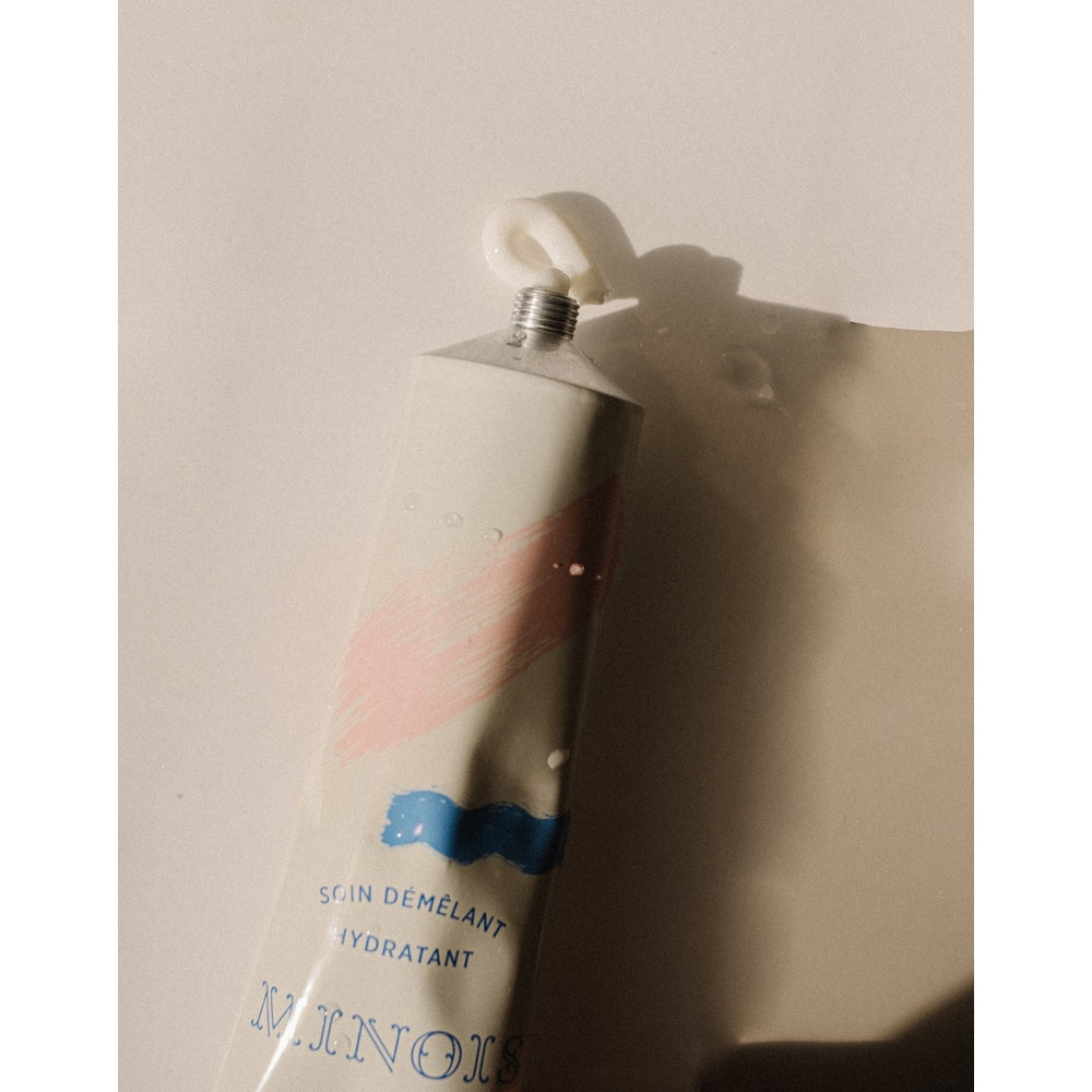 Minois Paris hydrating detangling conditioner 180 ml tube with pink stripe and blue wave