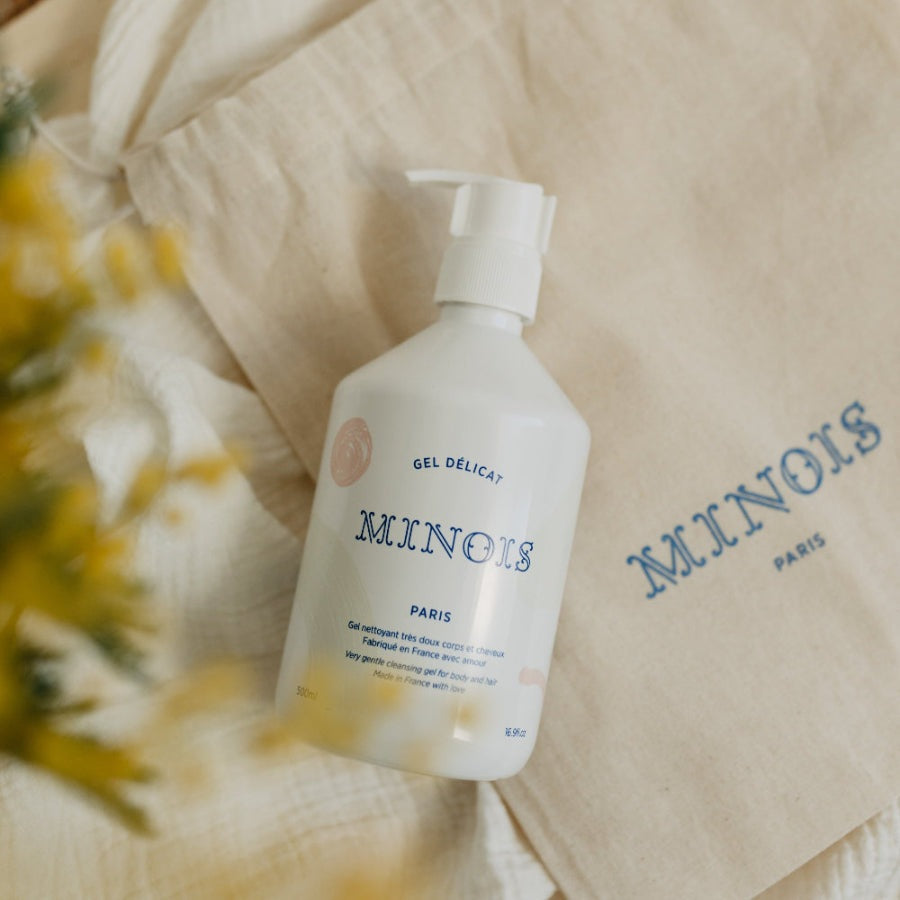 Minois Paris washing gel for body and hair 500 ml with pump, white bottle on beige branded bag