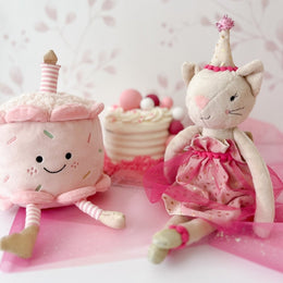Mon Ami Foodie Friends Happy Cake