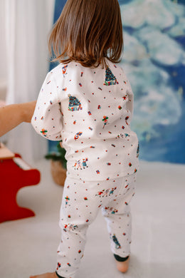 Nest Designs Organic Cotton Long Sleeve Two-Piece PJ Set – Santas Elves