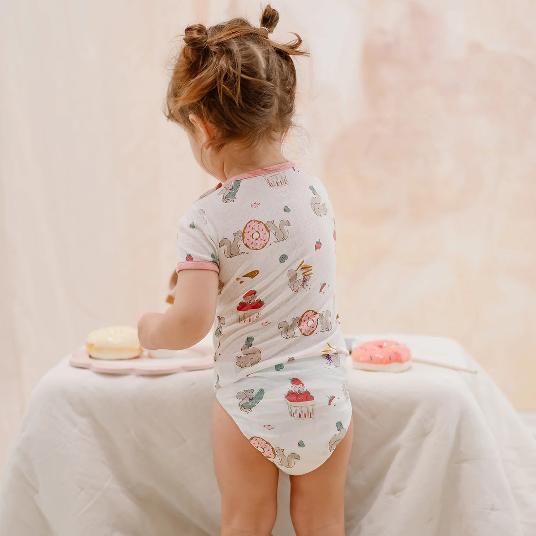 Nest Designs Short Sleeve Onesie Very Squirrelly — lifestyle