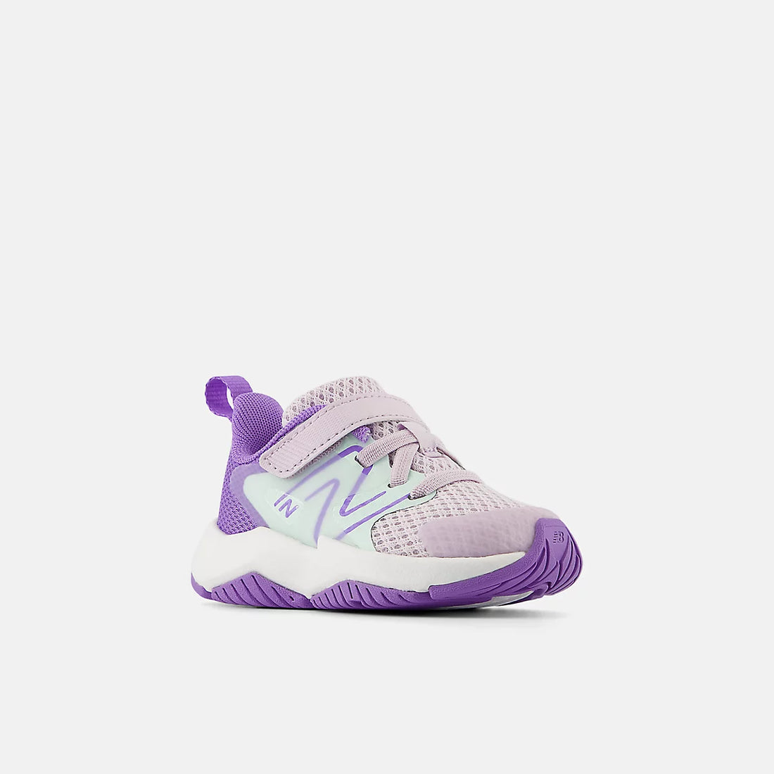 New Balance Rave Run V2 Bungee Lace With Top Strap Shoes in Taro With Cosmic Jade And Violet Crush — front angle