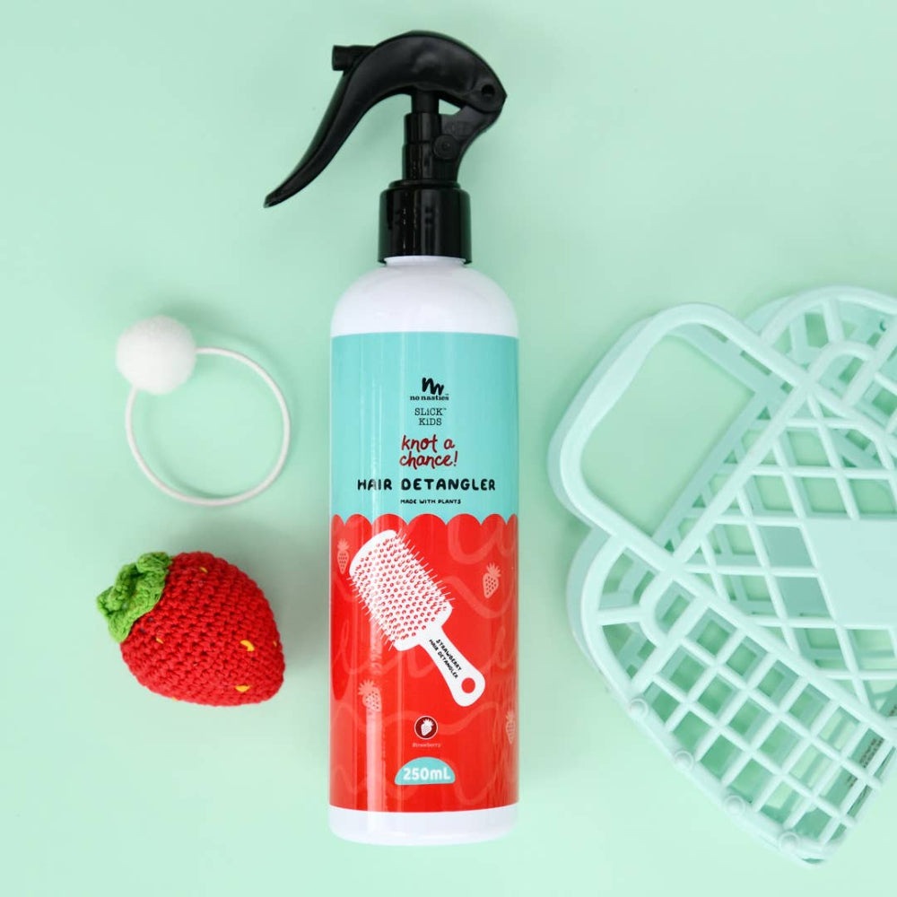 Hair detangler spray No Nasties Kids natural plant-based strawberry 250 ml