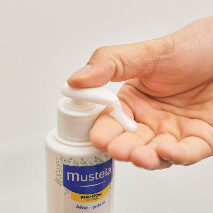 Mustela Nourishing Cleansing Gel with Cold Cream and Organic Beeswax 300 mL - product detail view