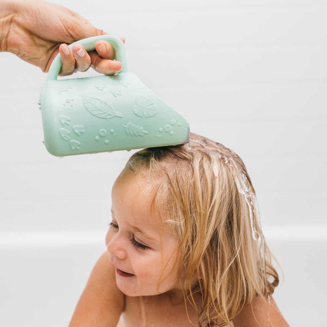 Dr. Brown's CleanUp Dino-Pour Baby Bath Rinse Cup – official product image 07