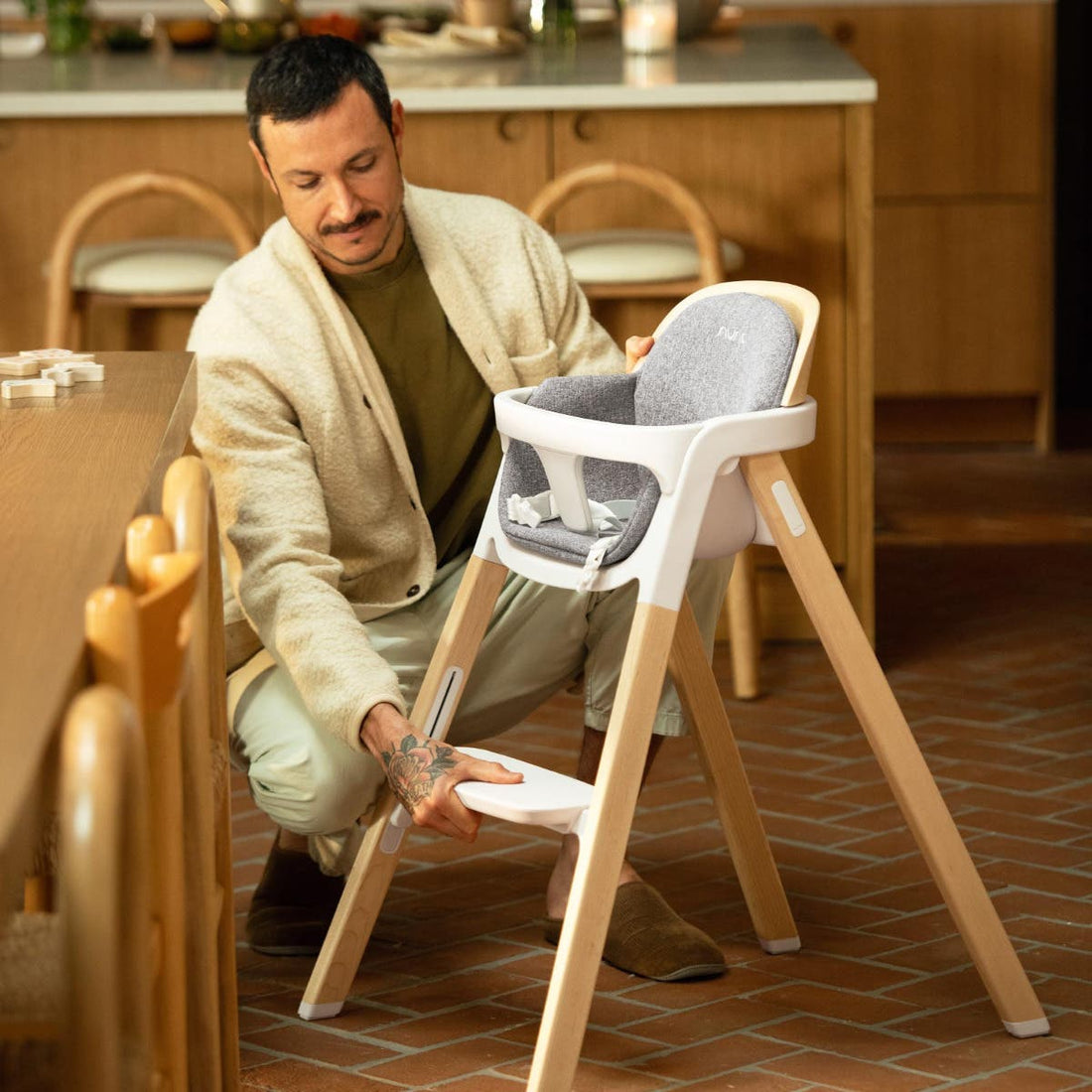 Nuna BRYN High Chair — Tool-free assembly