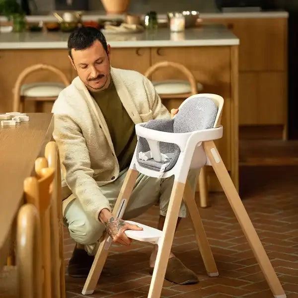 Nuna BRYN — Parent carrying the high chair