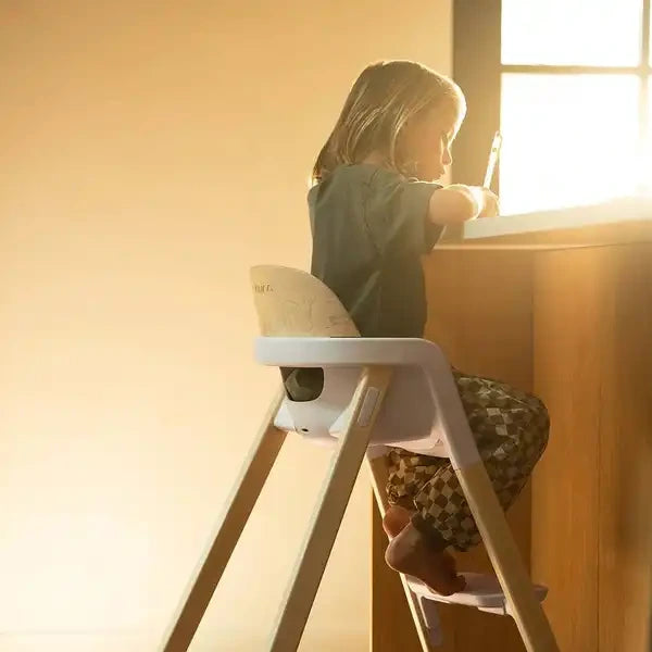 Nuna BRYN — Child using the chair at the table