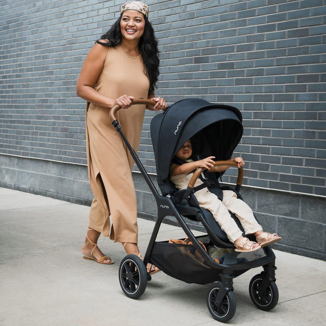 Nuna TRIV next Stroller — Biscotti city stroll with child