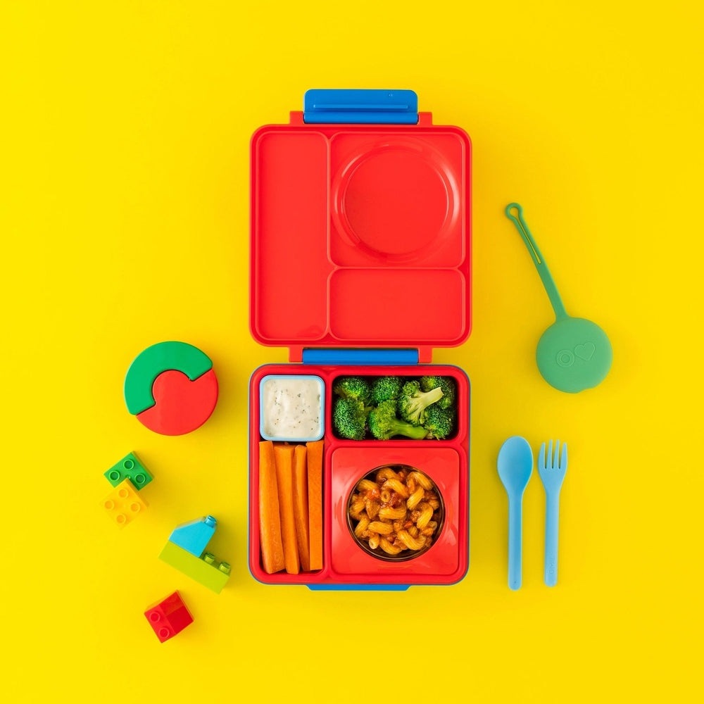 Omiebox Scooter Red Kit lunch box set by OMIELIFE with blue lid, divided compartments, broccoli and pasta.