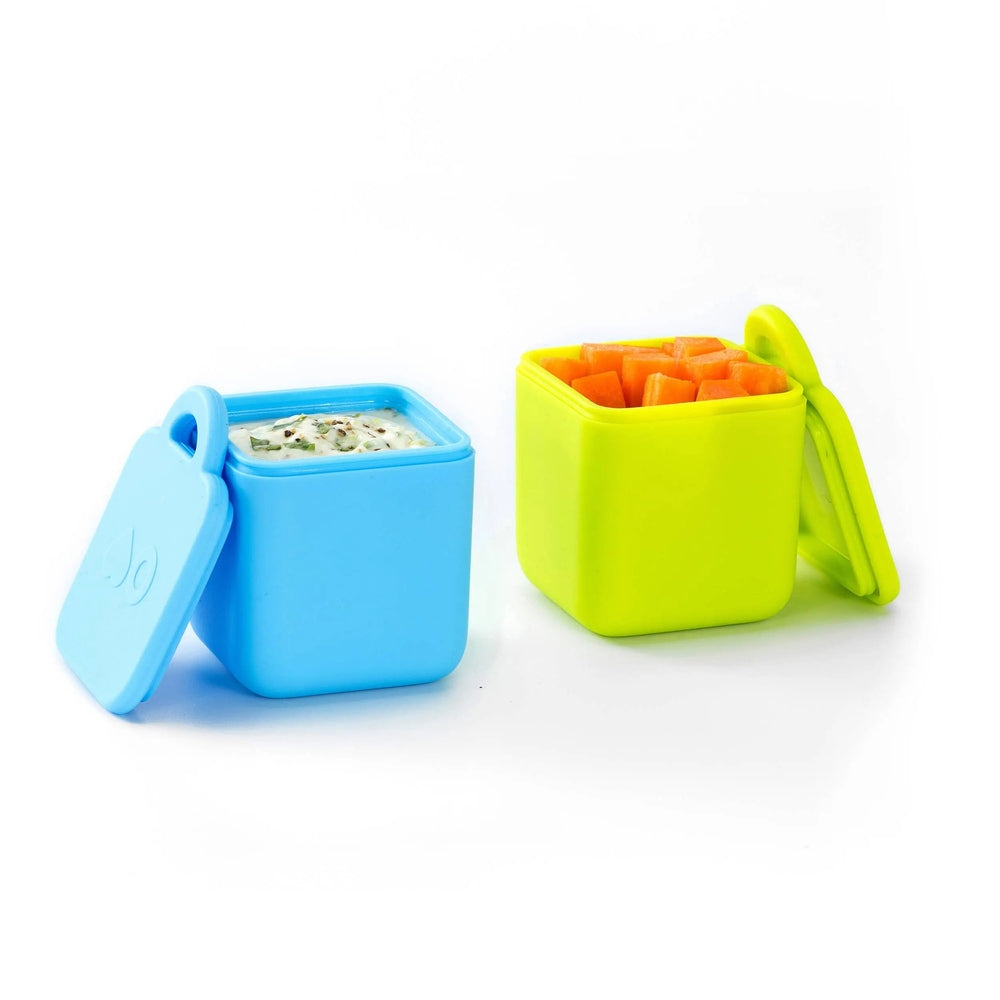 Omielife Omiedip Sets lunch boxes in blue and lime green with lids off, dip visible in blue box and carrot cubes in lime box