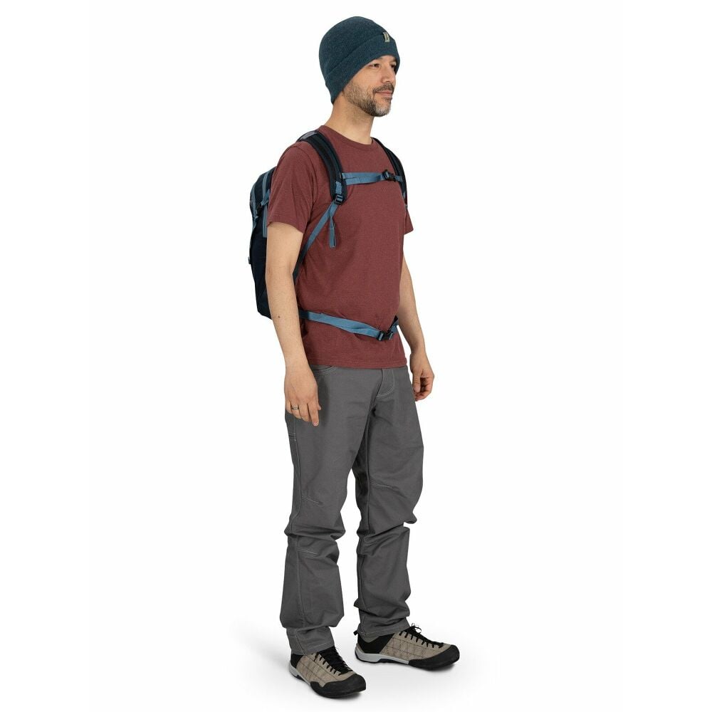 Osprey Daylite Everyday Backpack - Black lifestyle view 3