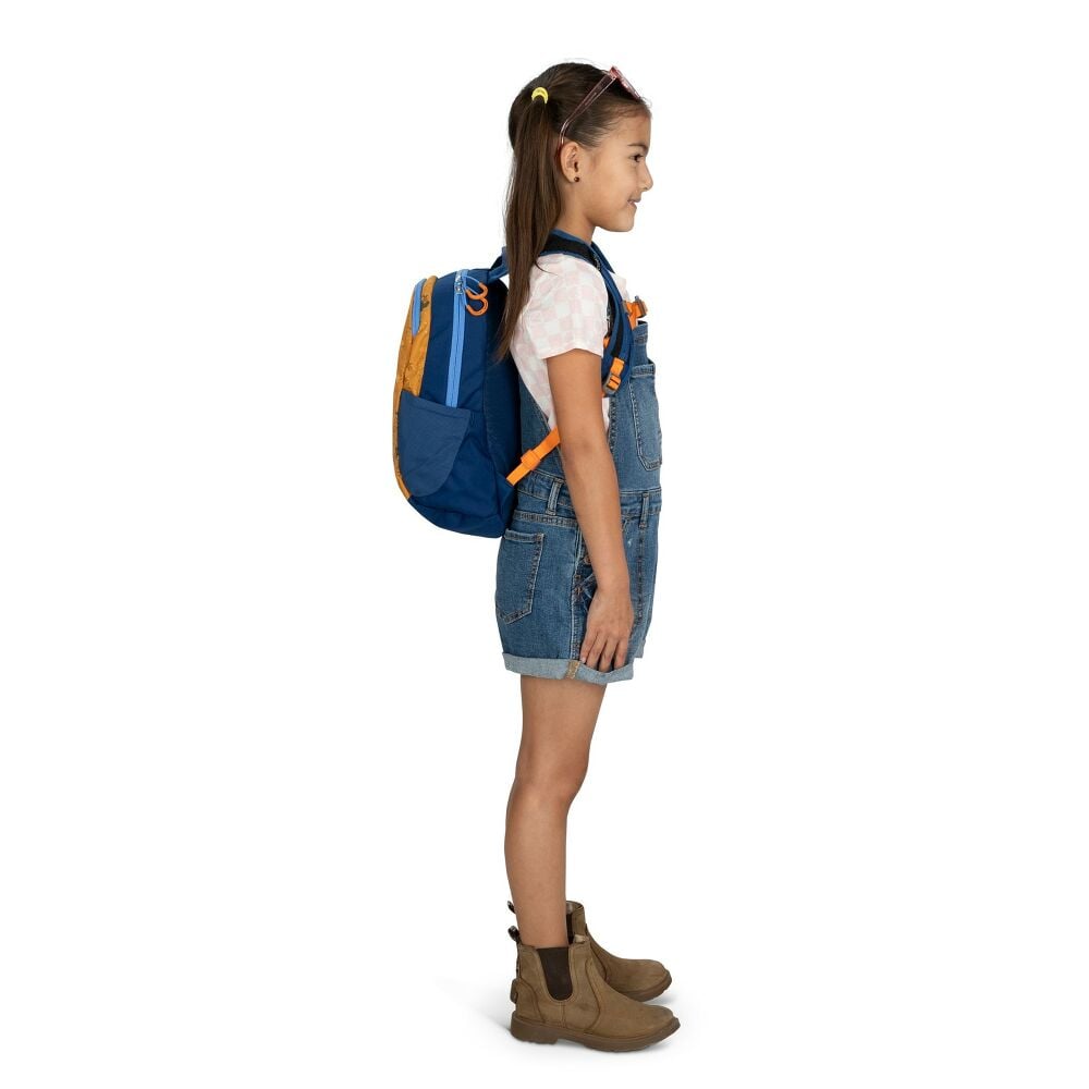 Osprey Daylite Junior Kids Backpack - lifestyle view 2