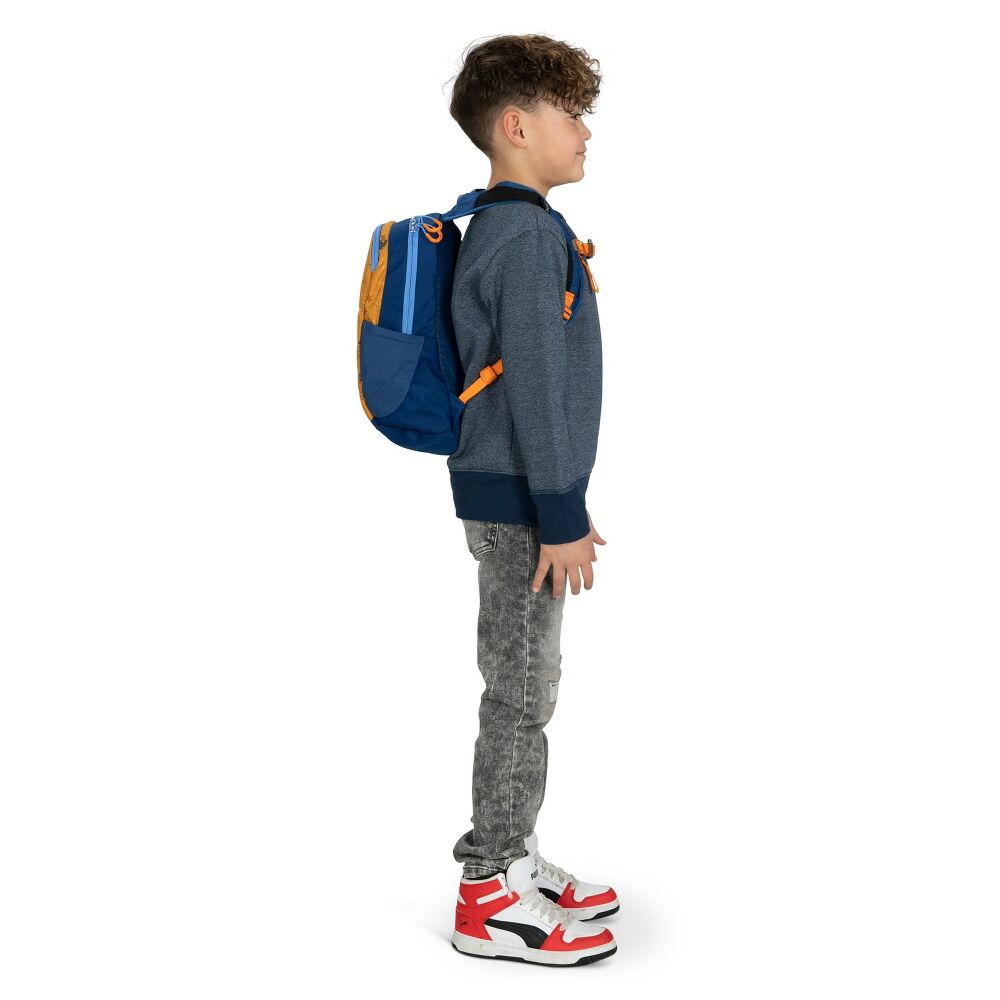 Osprey Daylite Junior Kids Backpack - lifestyle view 6