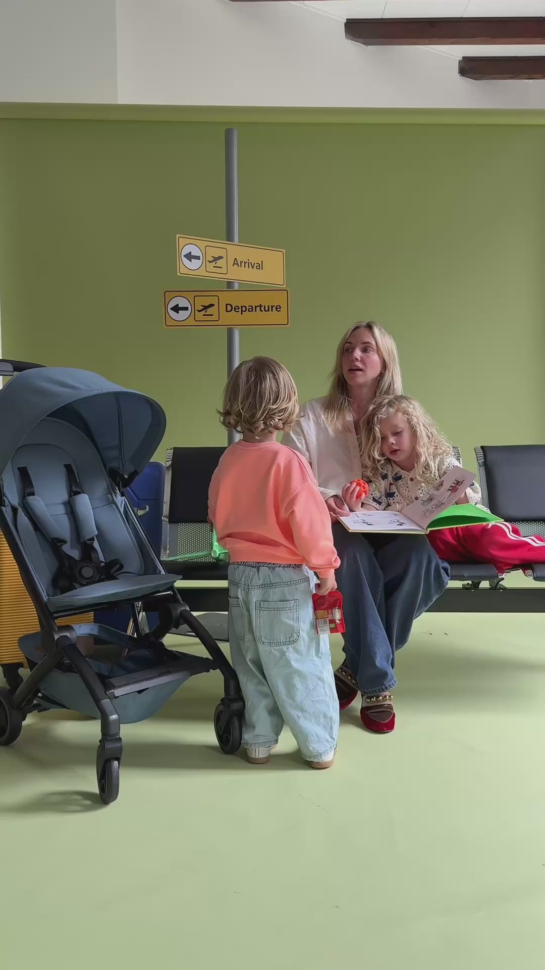 Joolz Dot Lightweight Stroller - airport waiting area video