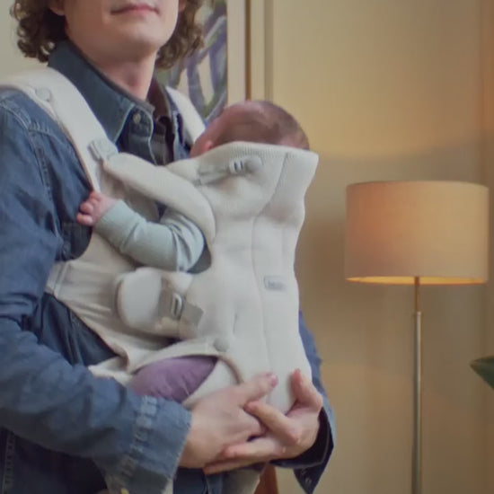 BabyBjörn Baby Carrier Hold