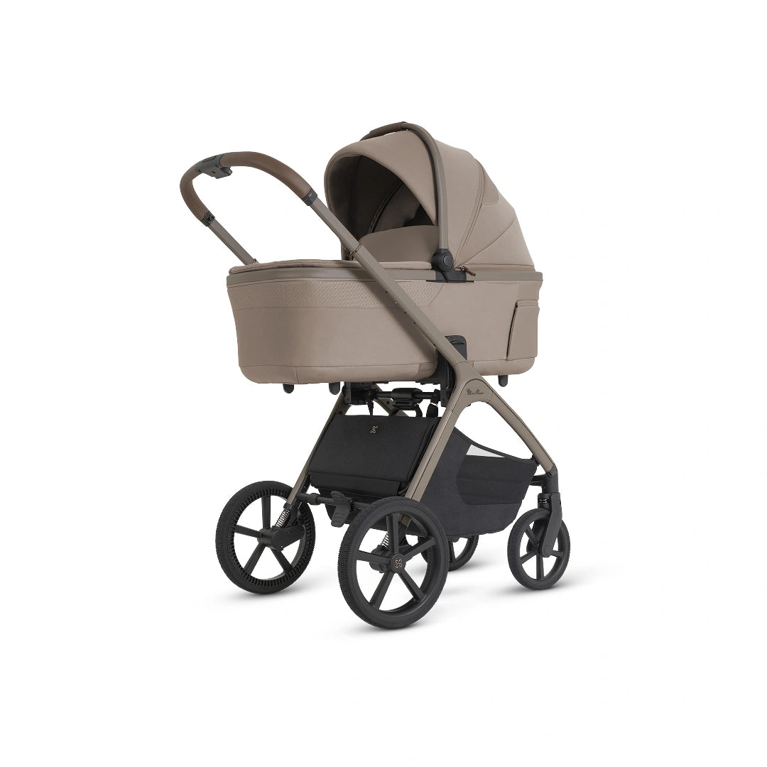 Champagne Cove 2 bassinet mounted on the matching stroller chassis.
