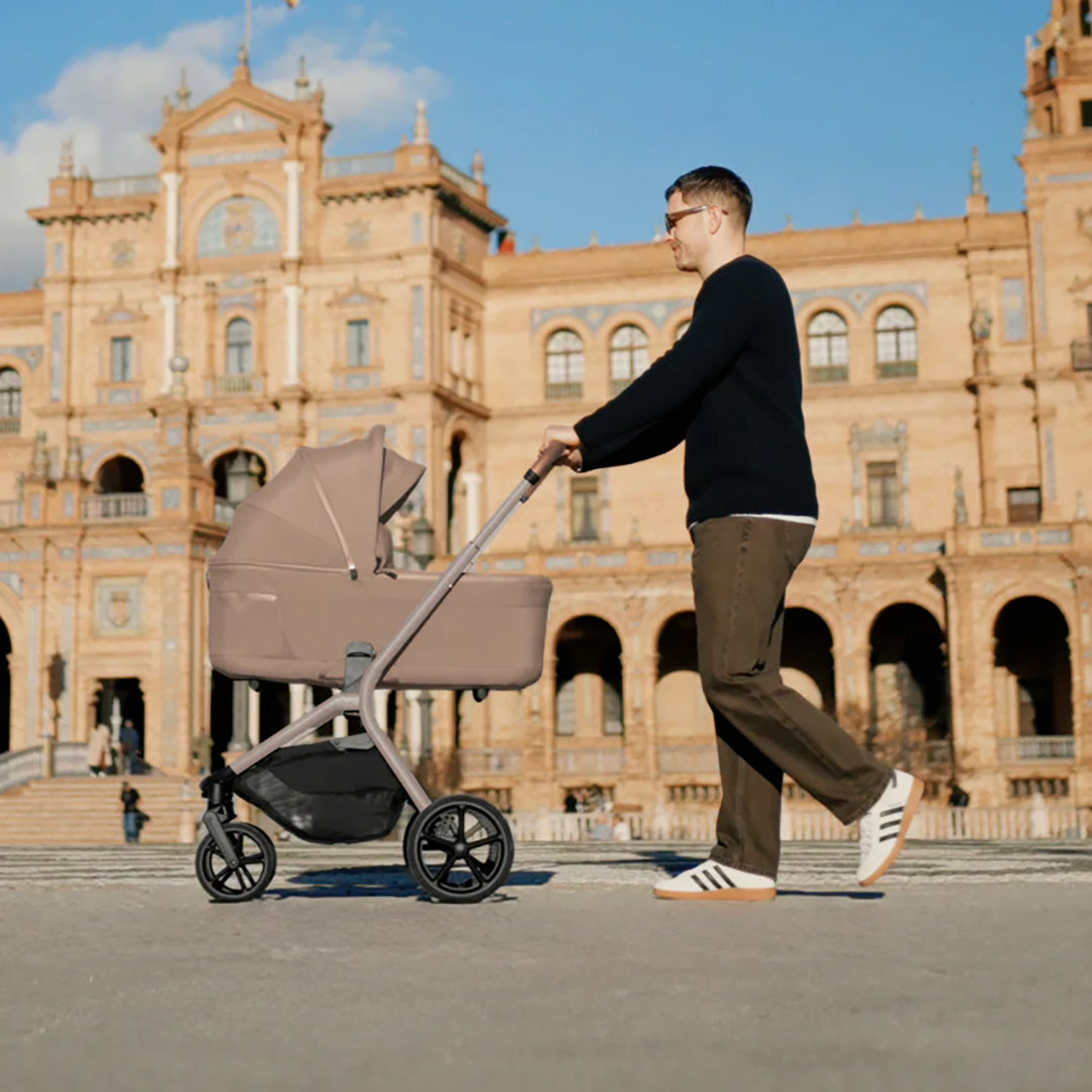 Silver Cross Breez Compact Bassinet in Champagne — city stroll with the bassinet