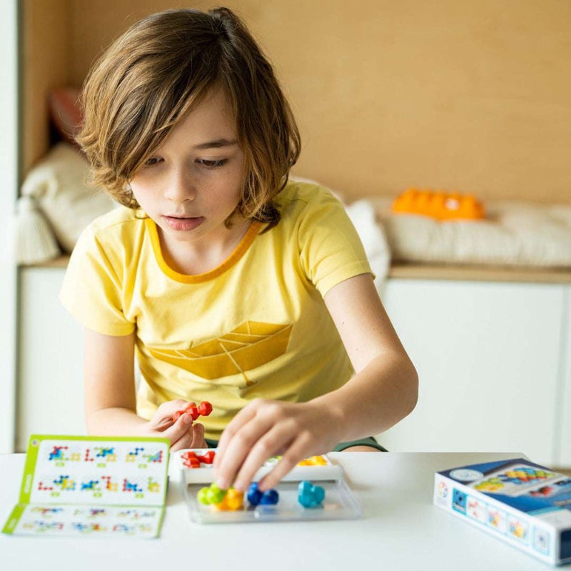 Smart Games IQ Twins puzzle game for kids with colorful pegs and challenge cards