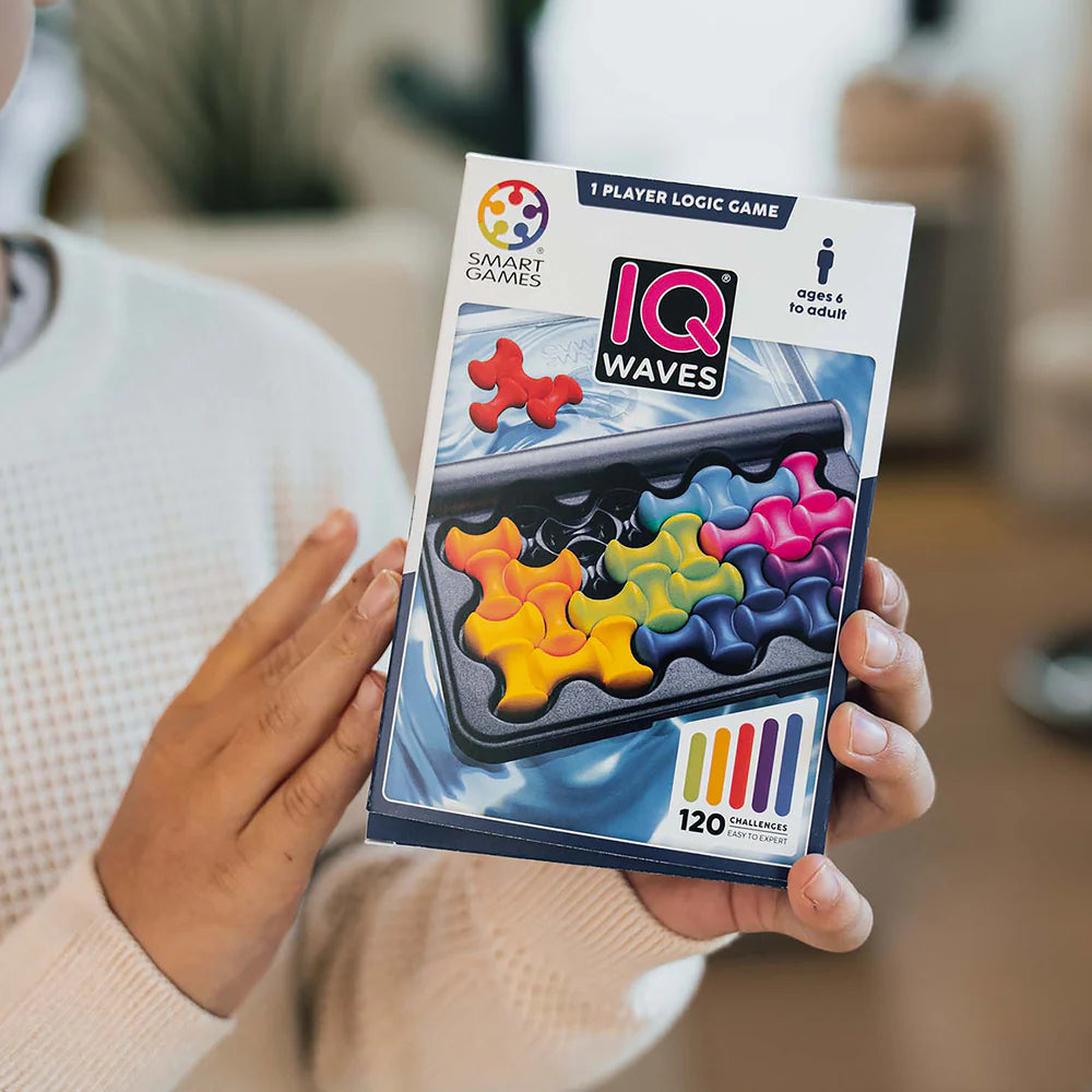 SMART GAMES Smart Games IQ Waves colorful interlocking pieces in molded compartment tray img 2/7