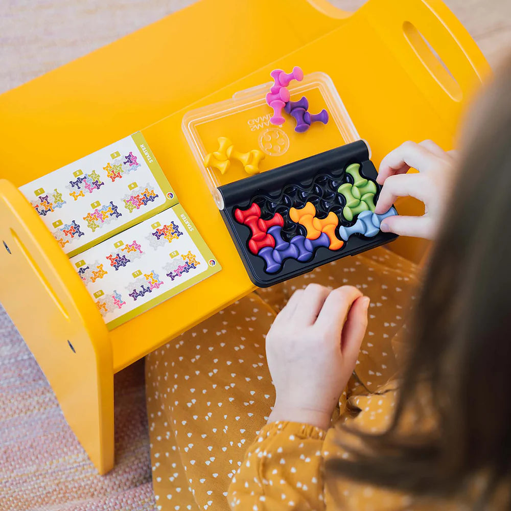 SMART GAMES Smart Games IQ Waves rainbow interlocking pieces with compartmented storage tray img 3/7