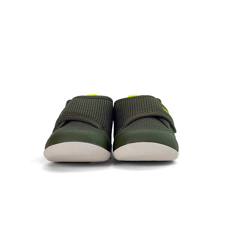 Stonz Cruiser Original Baby Shoes Cypress in green mesh with Velcro straps and beige soles, front view.