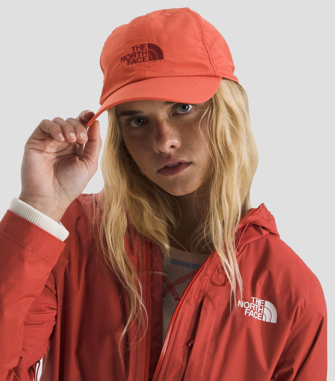 The North Face Horizon Hat - Mars Dust/Sumac — model wearing cap