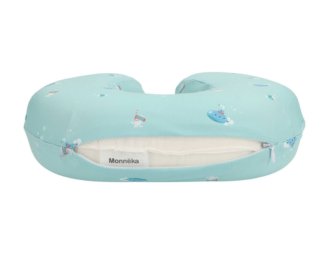 Submarine travel pillow cover opening and zipper detail