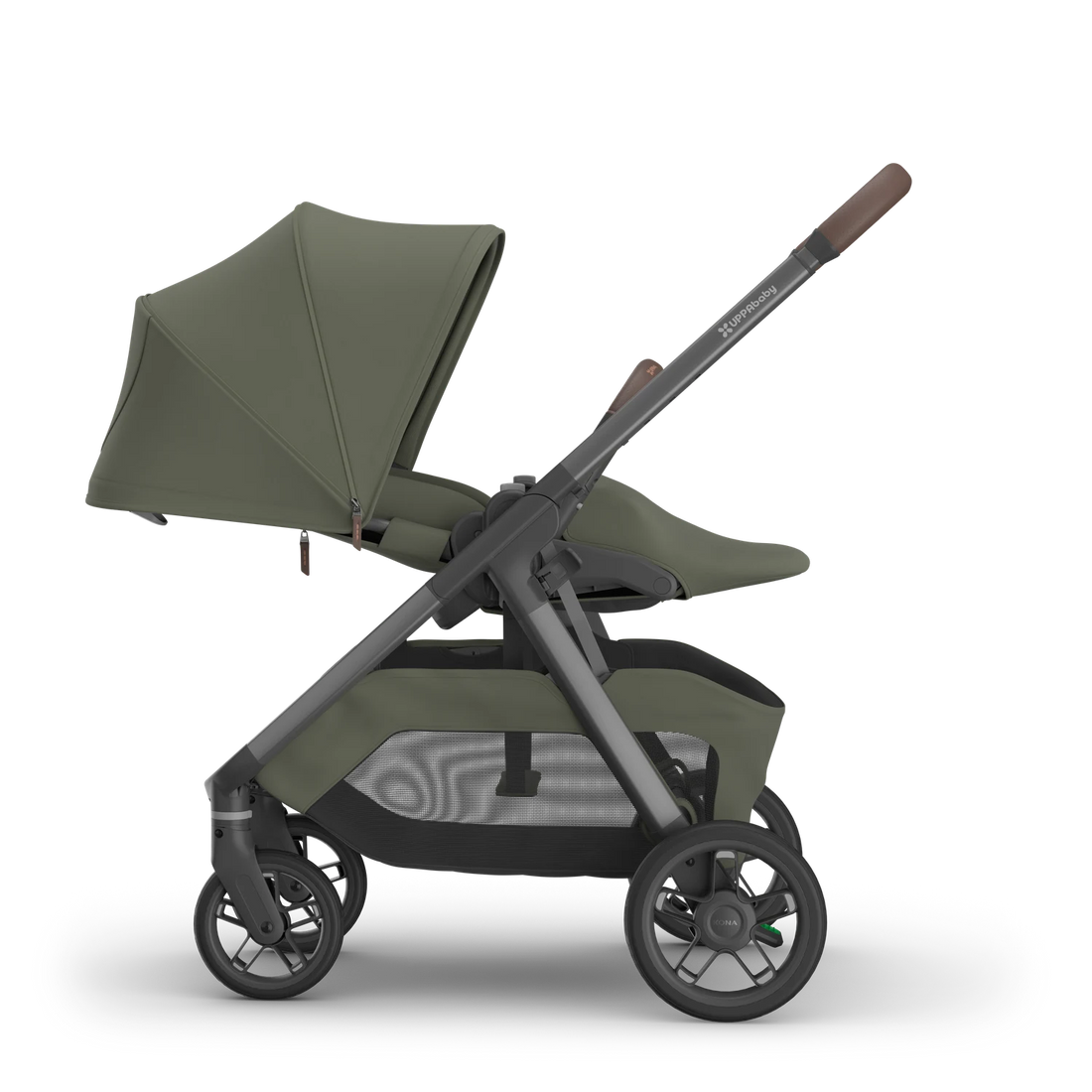 UPPAbaby Kona Evelyn — Side newborn seat configuration with canopy extended