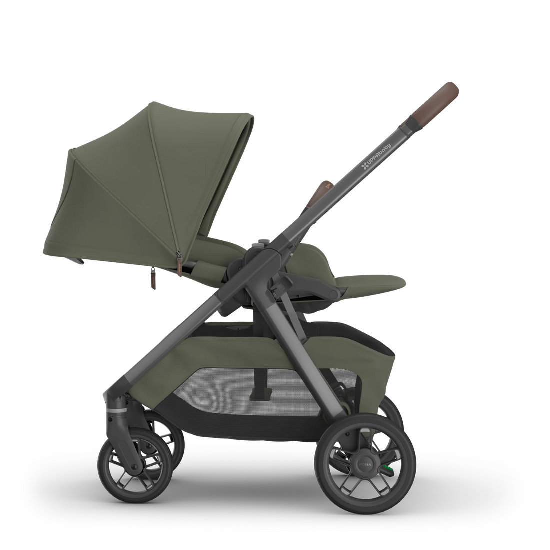 UPPAbaby Kona Evelyn — Side parent-facing seat reclined with canopy extended