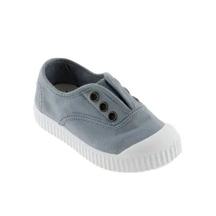 Victoria Shoes Rubber-Toecap Canvas Atlantico: blue canvas sneaker with white rubber toe cap shown on a white background