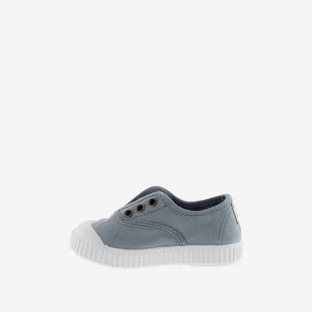 Victoria Shoes Rubber-Toecap Canvas Atlantico blue sneaker on white background, showing the rubber toe cap.