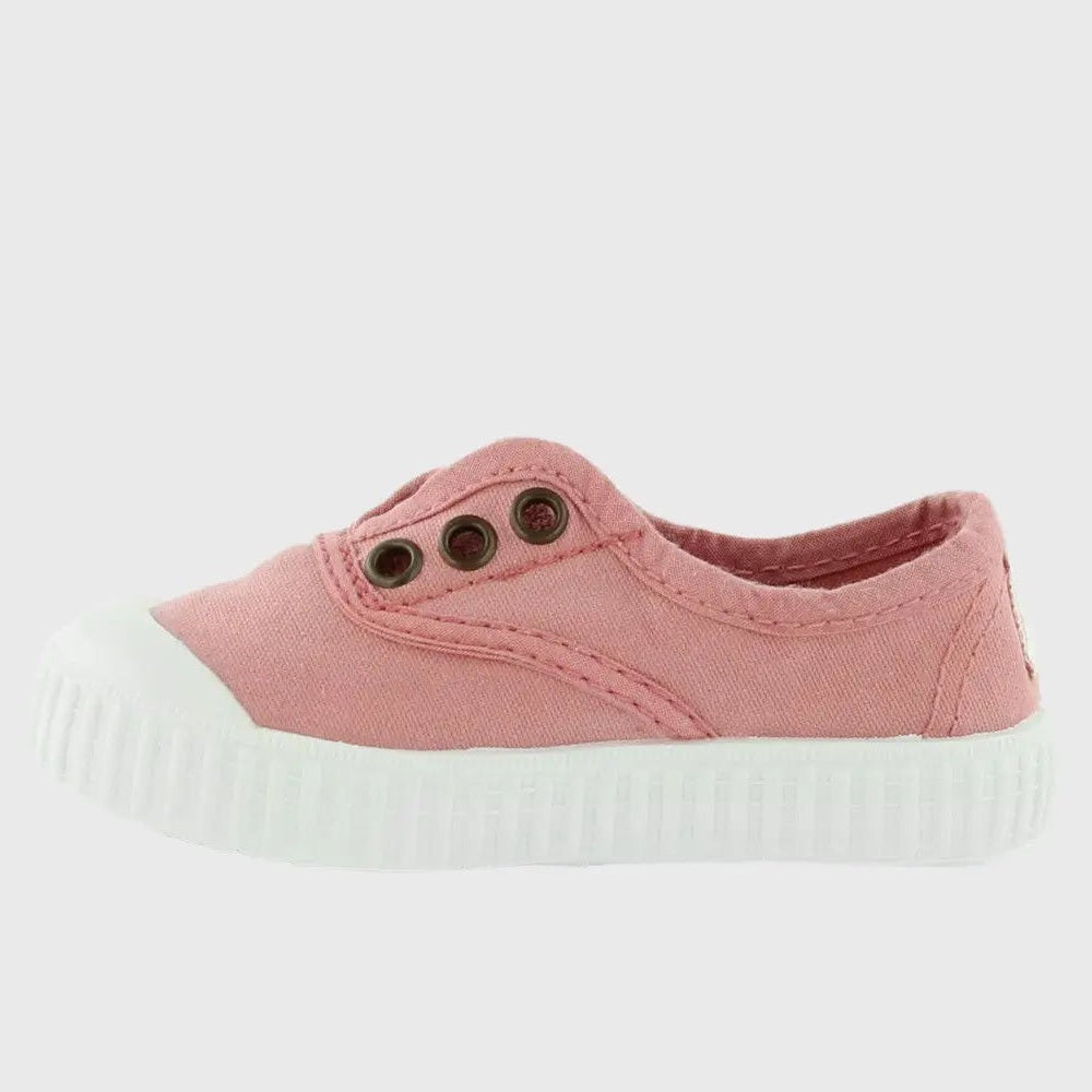 Victoria Shoes Rubber Toecap Canvas Nude pink sneaker with white rubber toe cap and four metal eyelets.